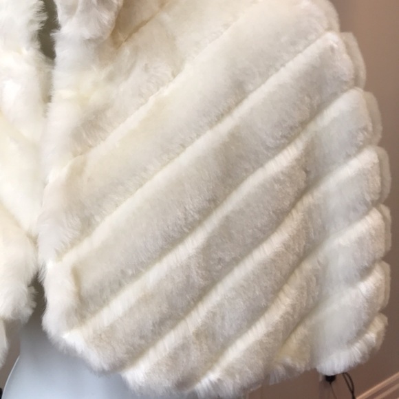 Bebe faux fur shoulder wrap. - Picture 2 of 5